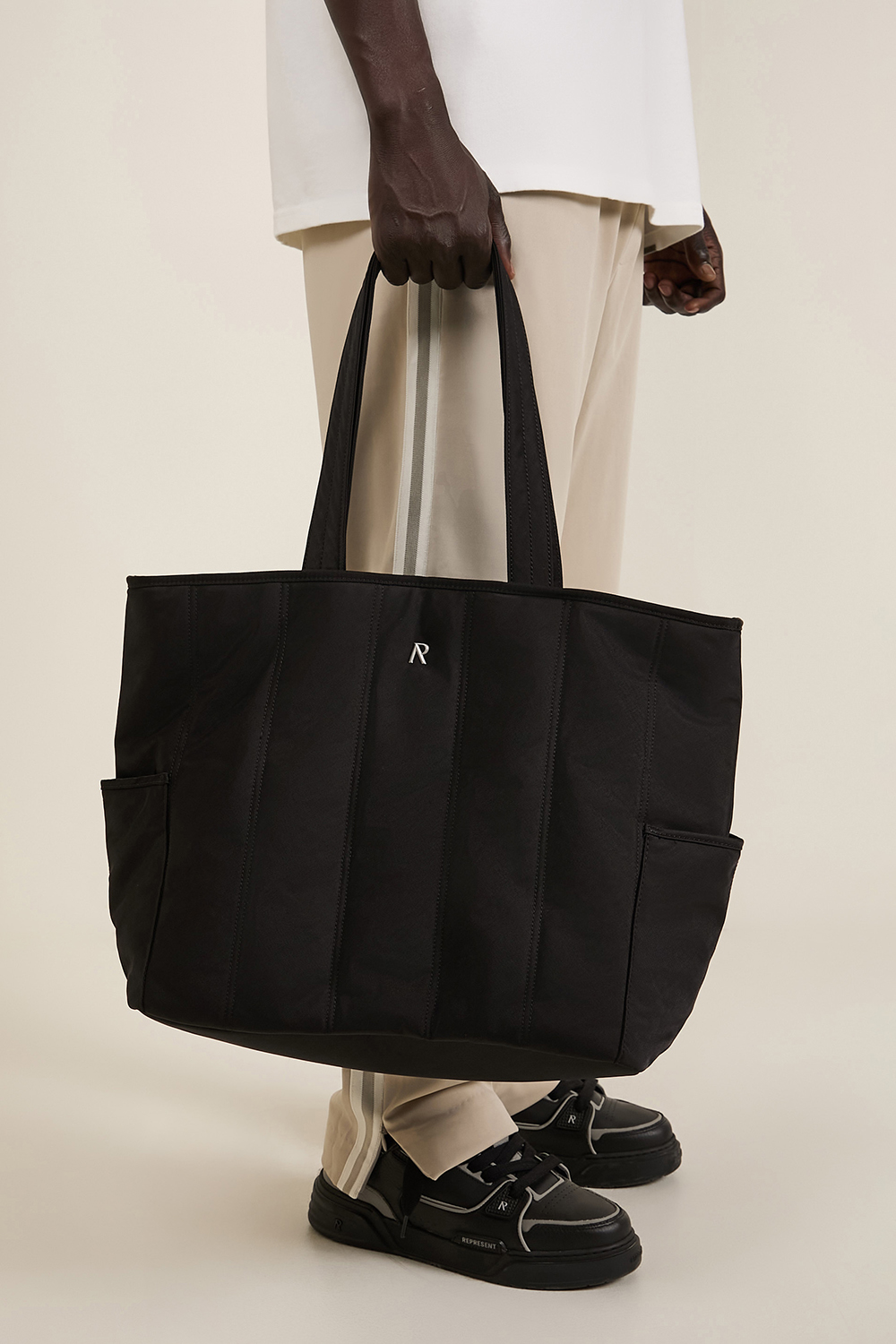 תמונת כל הלוק של תיק